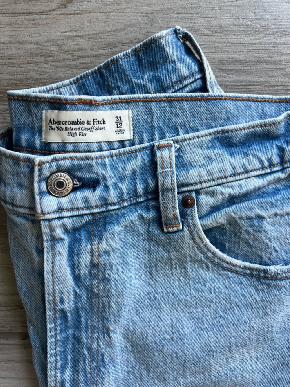 Abercrombie & Fitch 90s relaxed cutoff short high rise